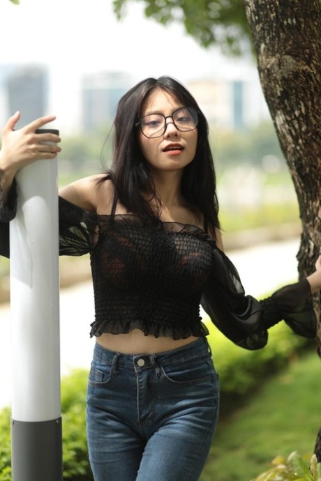 jeans asiatici nudo pornografico foto