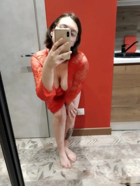 pale brunette sexy nudes pic