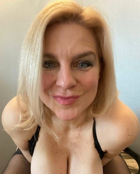 curvy blonde pretty pics