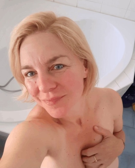 short hair blonde nudes photos