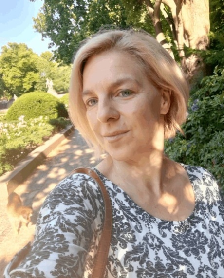 homemade selfie top image