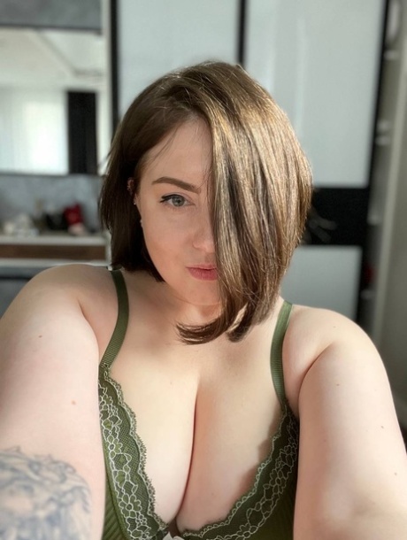busty short hair adult img