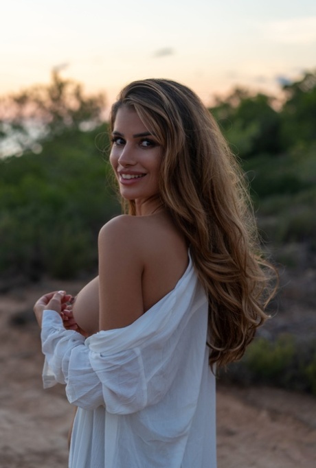 praia de topless lindo pornô foto