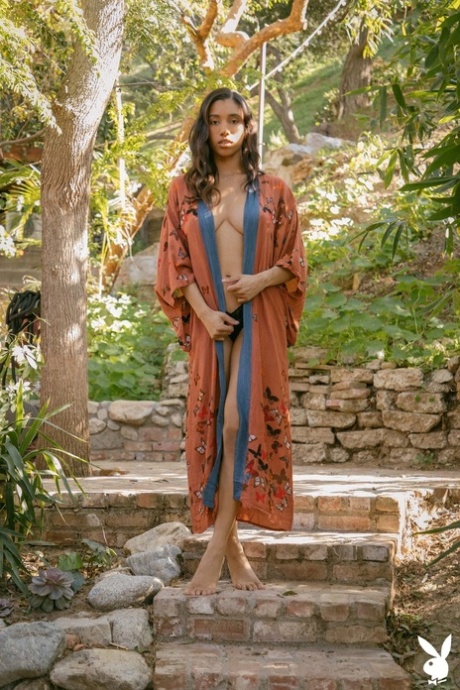 ebony outdoor naked images