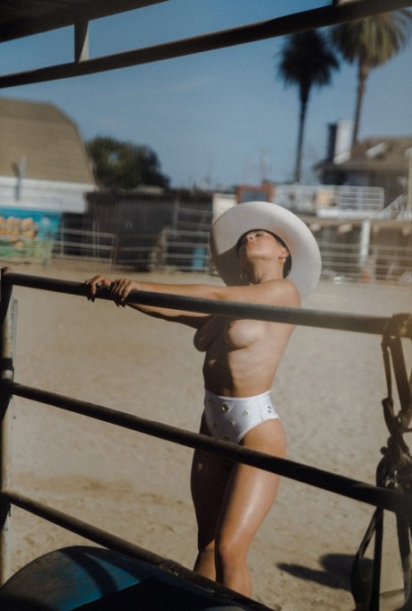farm sexy naked img