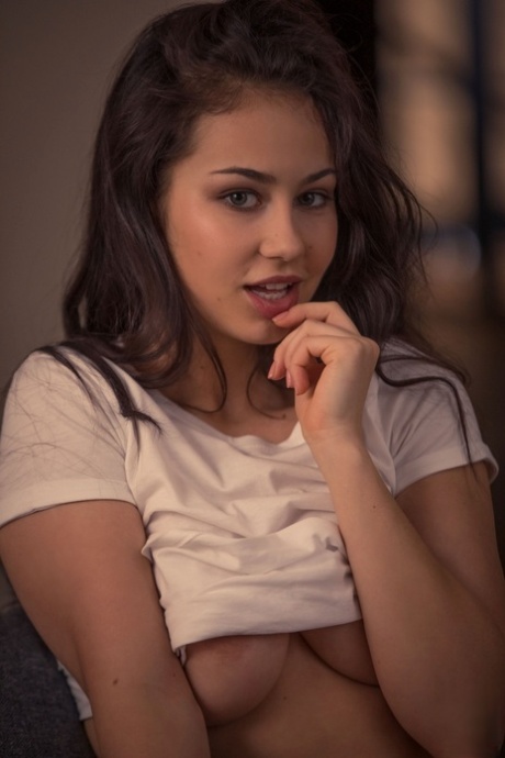 黑发美女 裸體藝術 影像