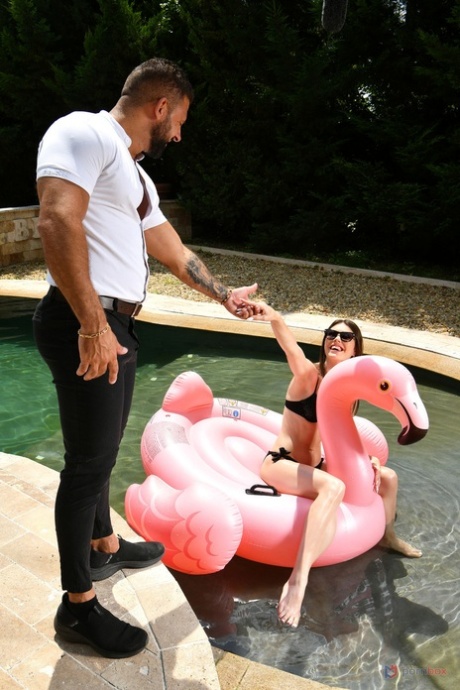 polvo en la piscina bien caliente imagen