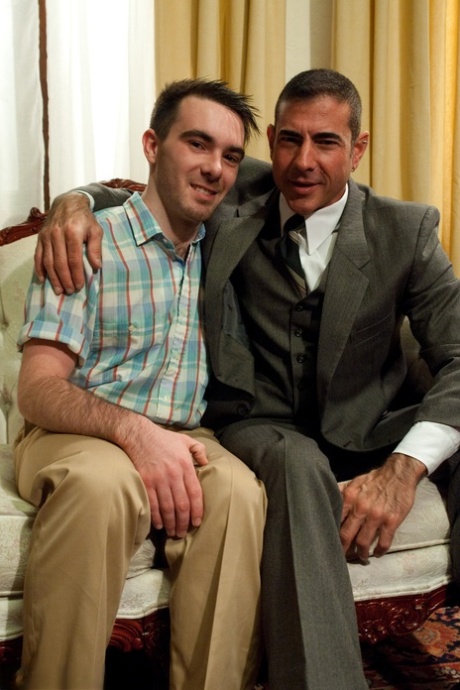 mature gay art nude archive