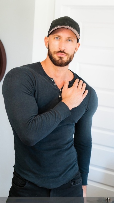 gay muscle porn photos