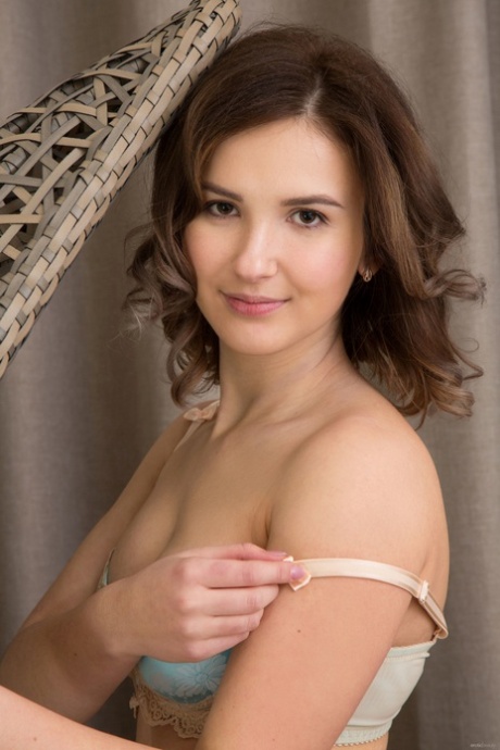 lingerie met kleine tieten seks foto