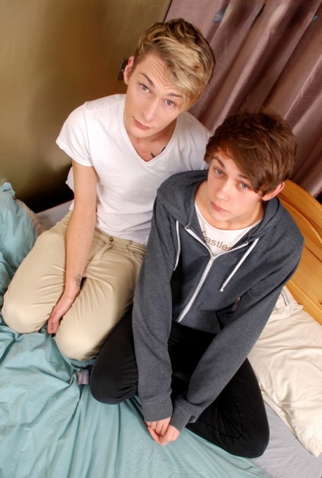 cute gay beautiful nude img