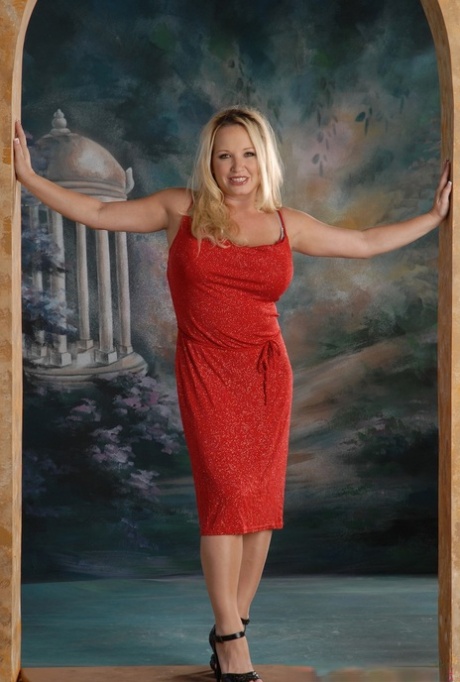 Rachel Love pornographic model img
