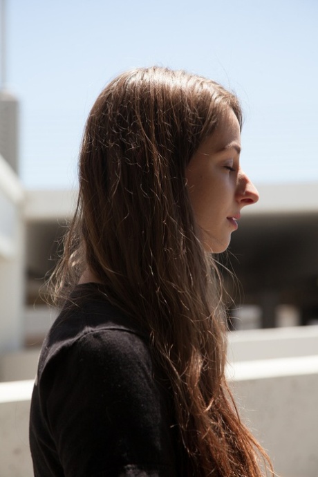Willow Hayes art model gallery