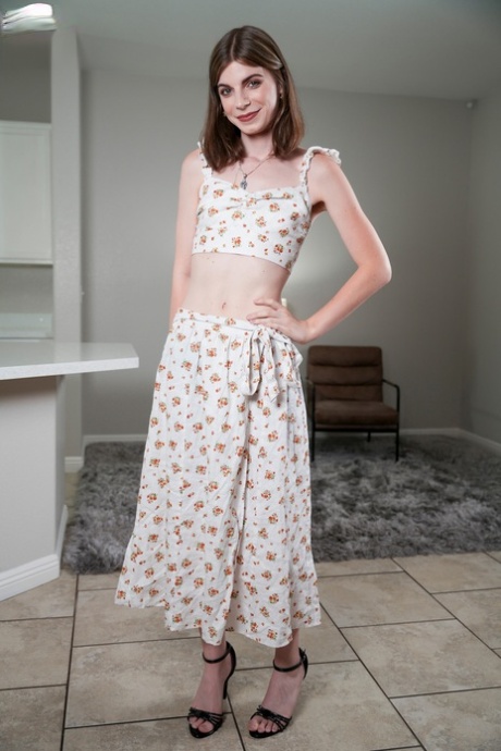 vestido de transexual arte libre archivo