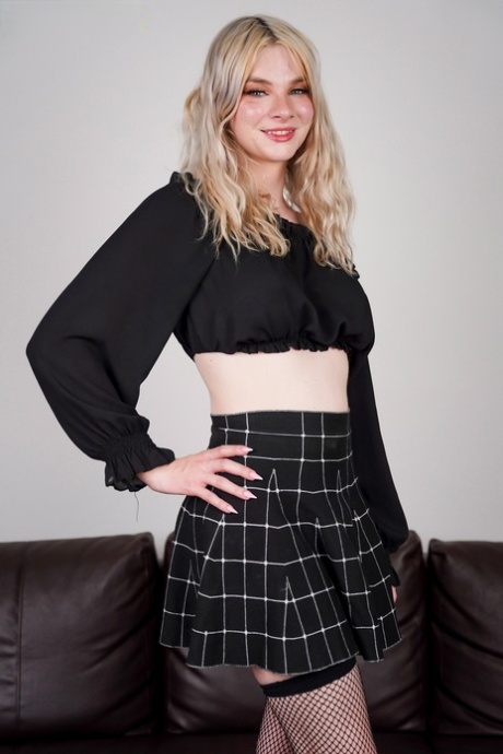 shemale skirt free naked pictures