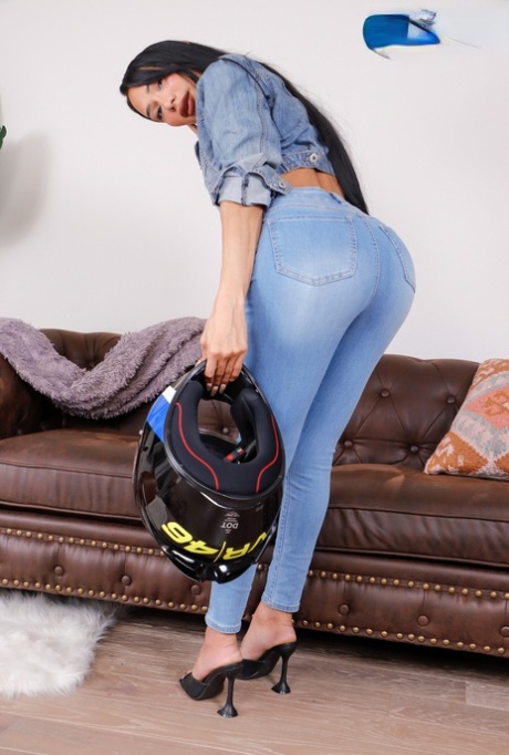 big ass shemale porn photos
