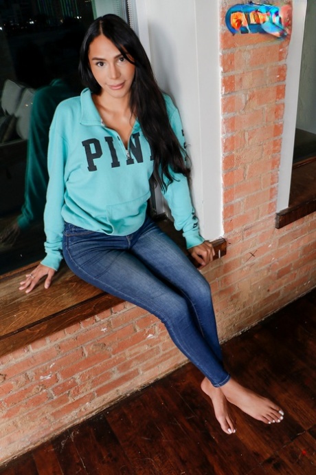 shemale jeans nice pic