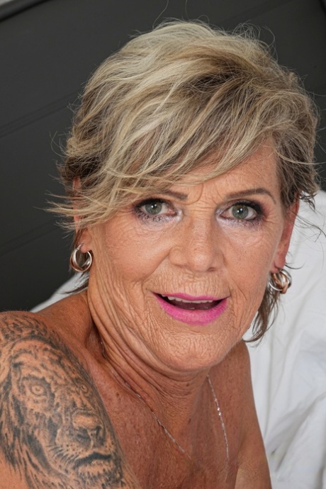 granny over 70 pornos photo