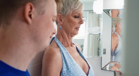 bedstemor forfører dreng nøgen høj kvalitet arkiv