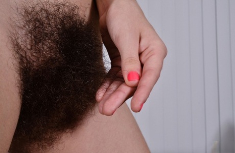 extrémně chlupatá kundička špičkové porno obraz