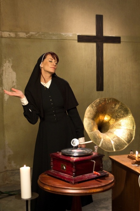 religieuse nu photo