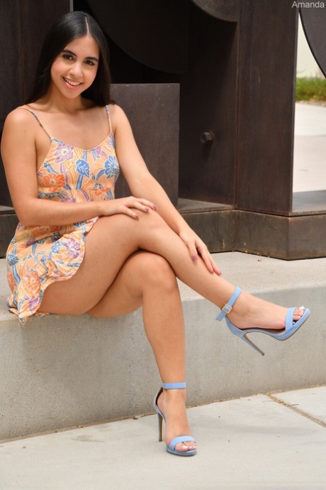 crossed legs art nude photos