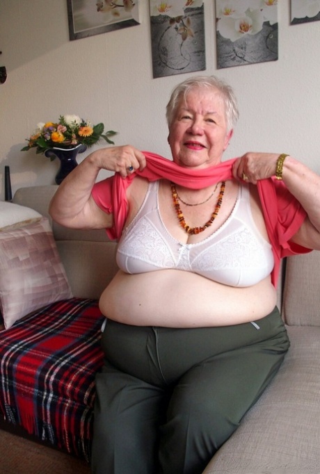 very old granny nude photos
