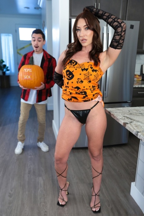 sexy stepmom beautiful nude pics