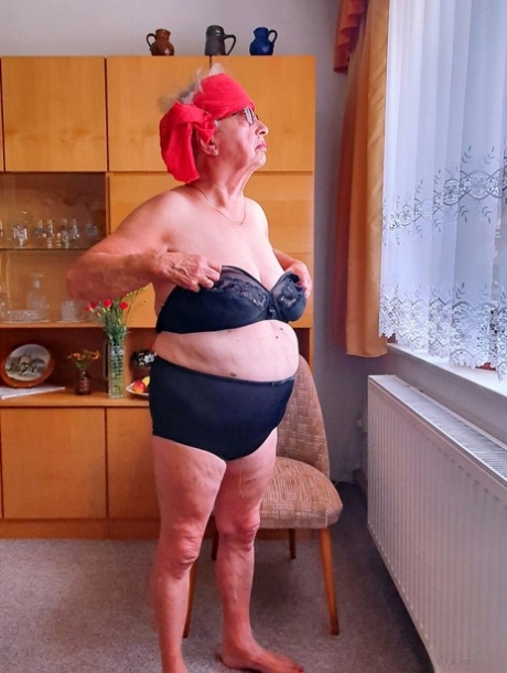 granny lingerie xxx pic