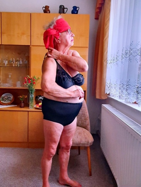 busty granny sexy xxx photos