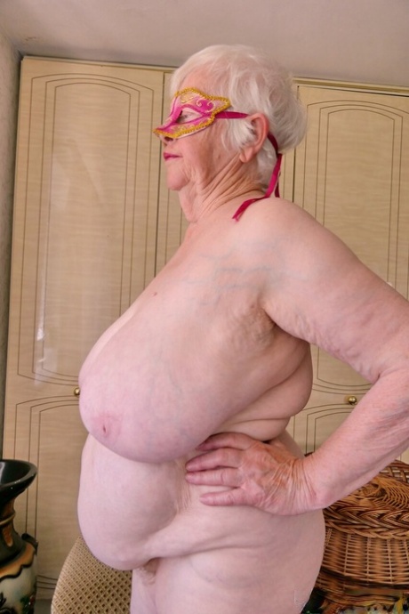 old granny tits free nude galleries