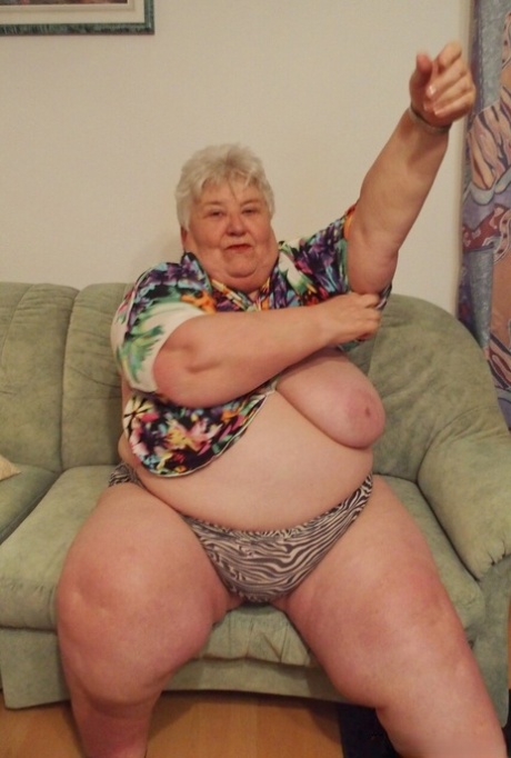 seios flácidos de vovó adulto foto