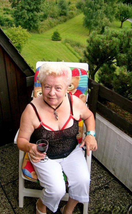 amateur granny hot sexy photo