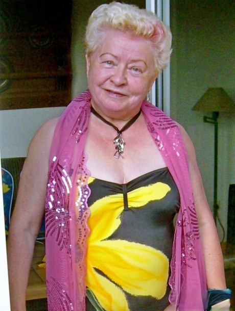 petite granny hot naked pictures