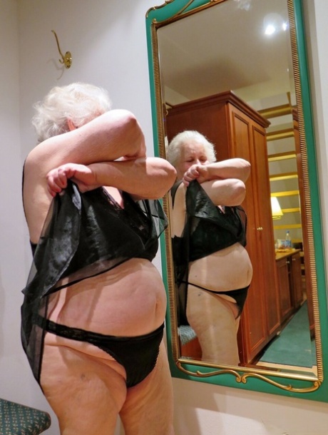 nonna formosa pornografico gratuito fotografie