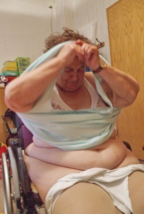 curvy granny erotic images