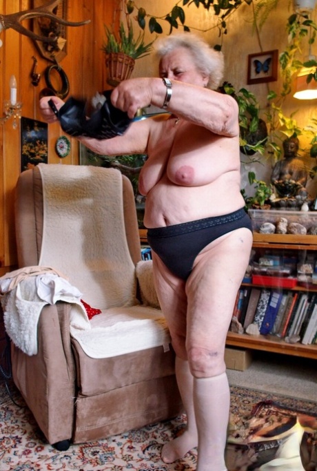wrinkled granny sexy nude photos