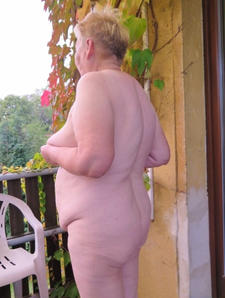 chubby butt adult pic