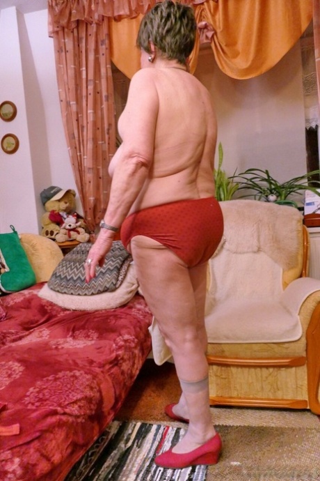 chubby butt free naked galleries
