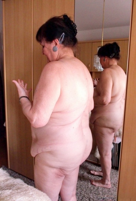 old lady art nude img