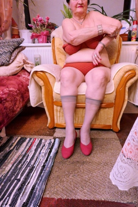 very old granny naked pictures