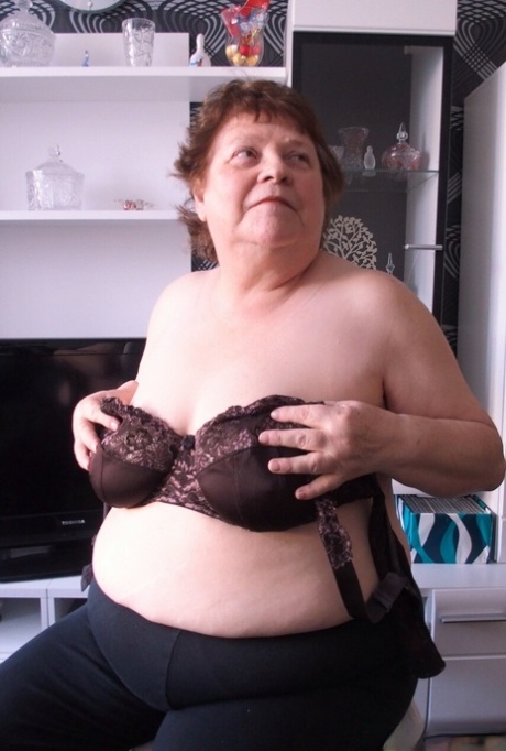 ätande mormor fitta sexig naken foton