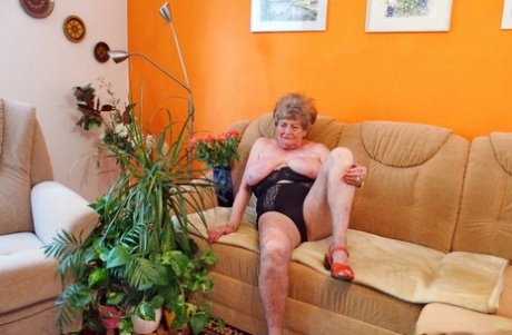 grand-mère aux gros seins sympa érotique archive