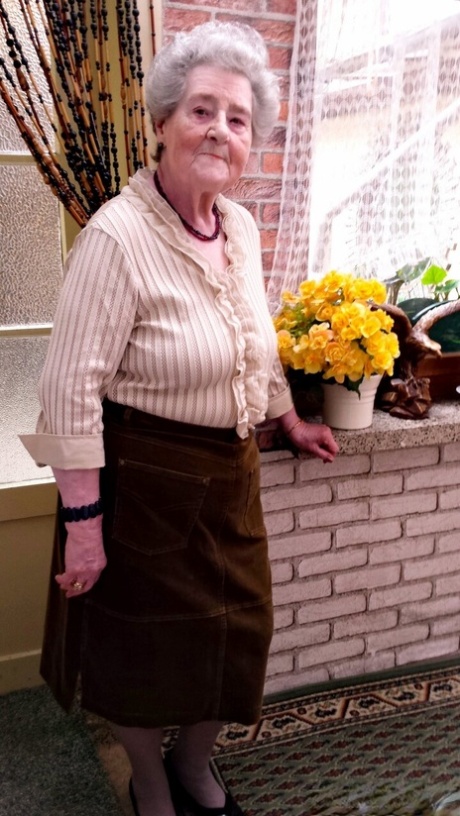 very old granny free xxx photos