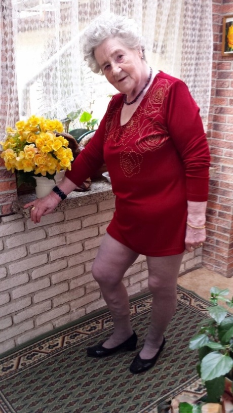 old granny beautiful naked images