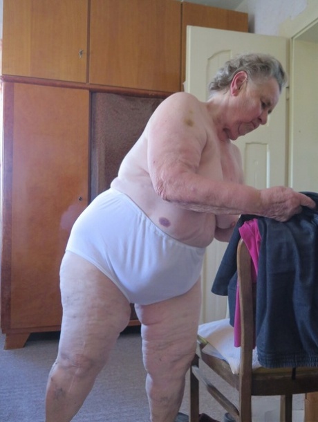 Oma Höschen porno hd bilder