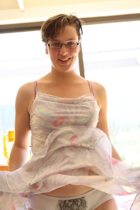 storbarmet brunette top erotisk img