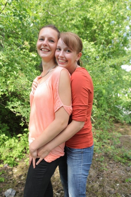teen lesbian xxx img