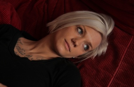 short hair blonde sexy naked galleries