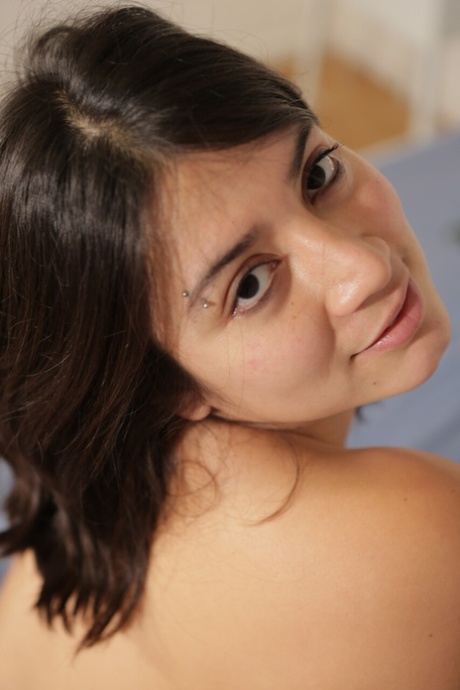 chubby brunette naked images